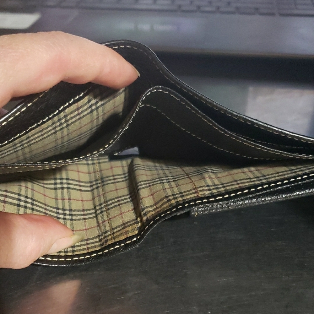 Burberry Black Leather Wallet with Metal Logo and House Check Plaid Interior
